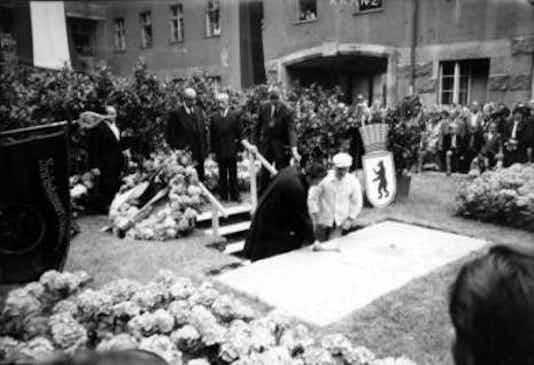 Gedenkfeier, Ehrenhof des Bendlerblocks in der Bendlerstraße, Berlin, 20.07.1952