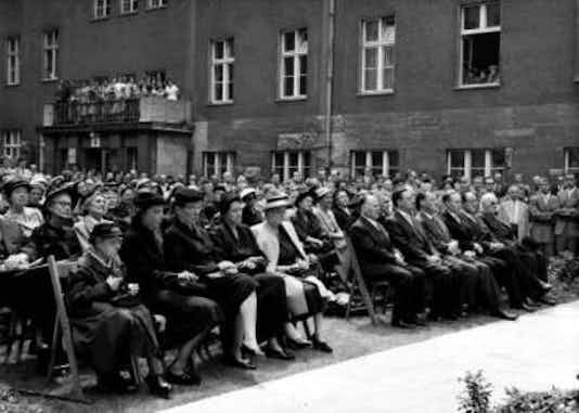 Gedenkfeier, Ehrenhof des Bendlerblocks in der Stauffenbergstraße, Berlin, 20.07.1956