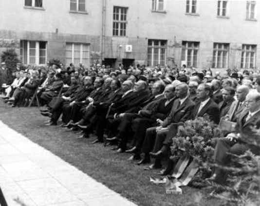 Gedenkfeier, Ehrenhof der Gedenk- und Bildungsstätte Stauffenbergstraße, Berlin, 20.07.1968