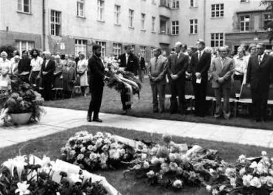 Gedenkfeier, Ehrenhof der Gedenk- und Bildungsstätte Stauffenbergstraße, Berlin, 20.07.1976