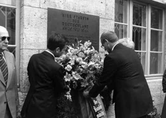 Gedenkfeier, Ehrenhof der Gedenk- und Bildungsstätte Stauffenbergstraße, Berlin, 20.07.1981