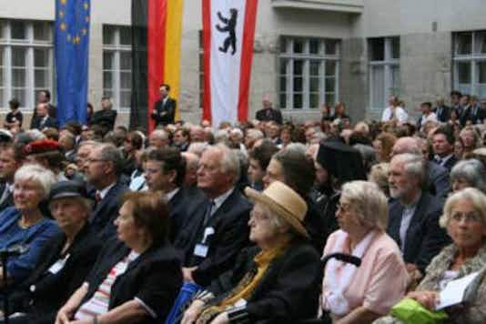 Gedenkfeier, Ehrenhof der Gedenkstätte Deutscher Widerstand in der Stauffenbergstraße, Berlin, 20.07.2007